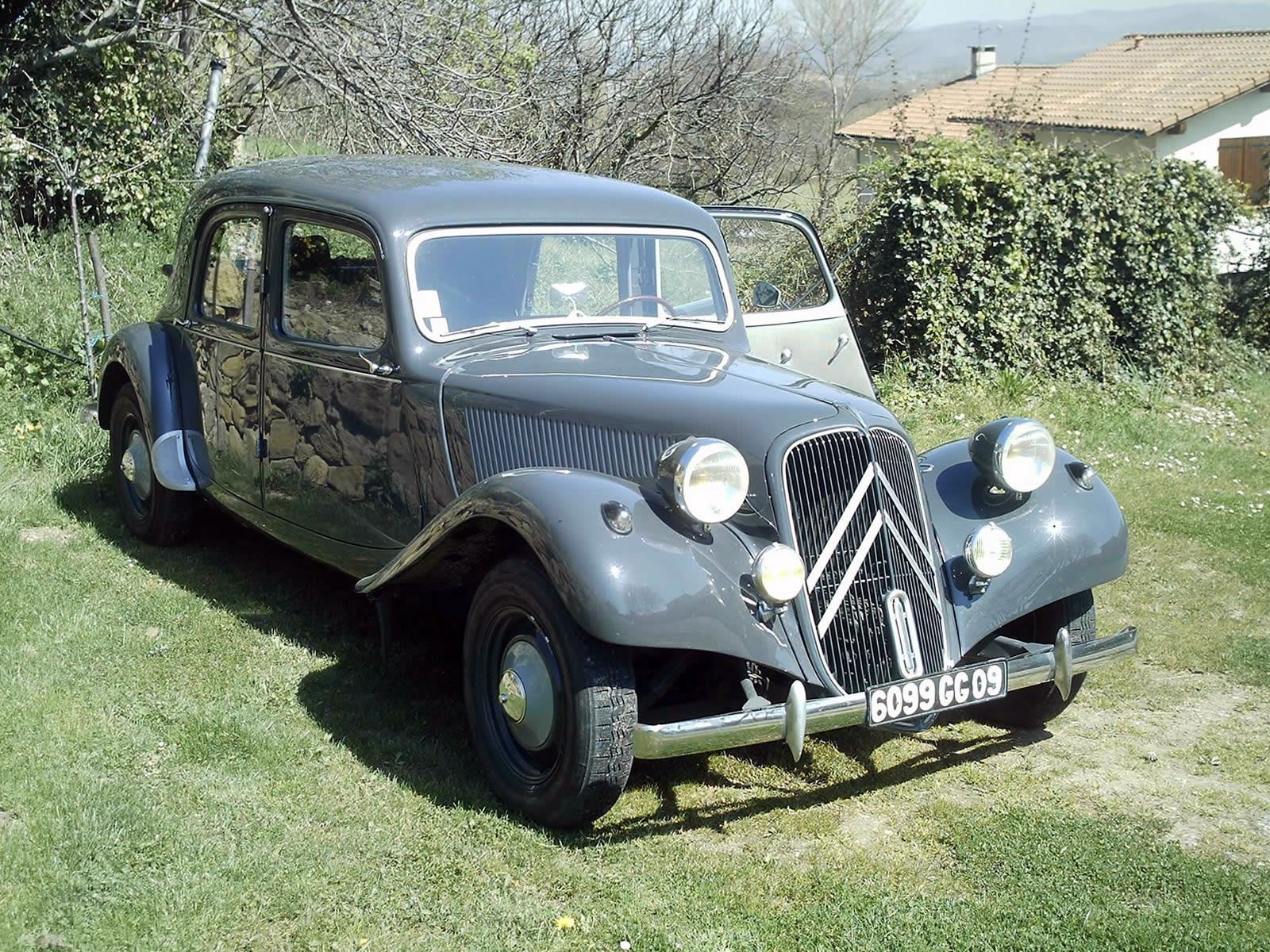 Louer une CITROËN Traction 11 B de 1938 Photo 0