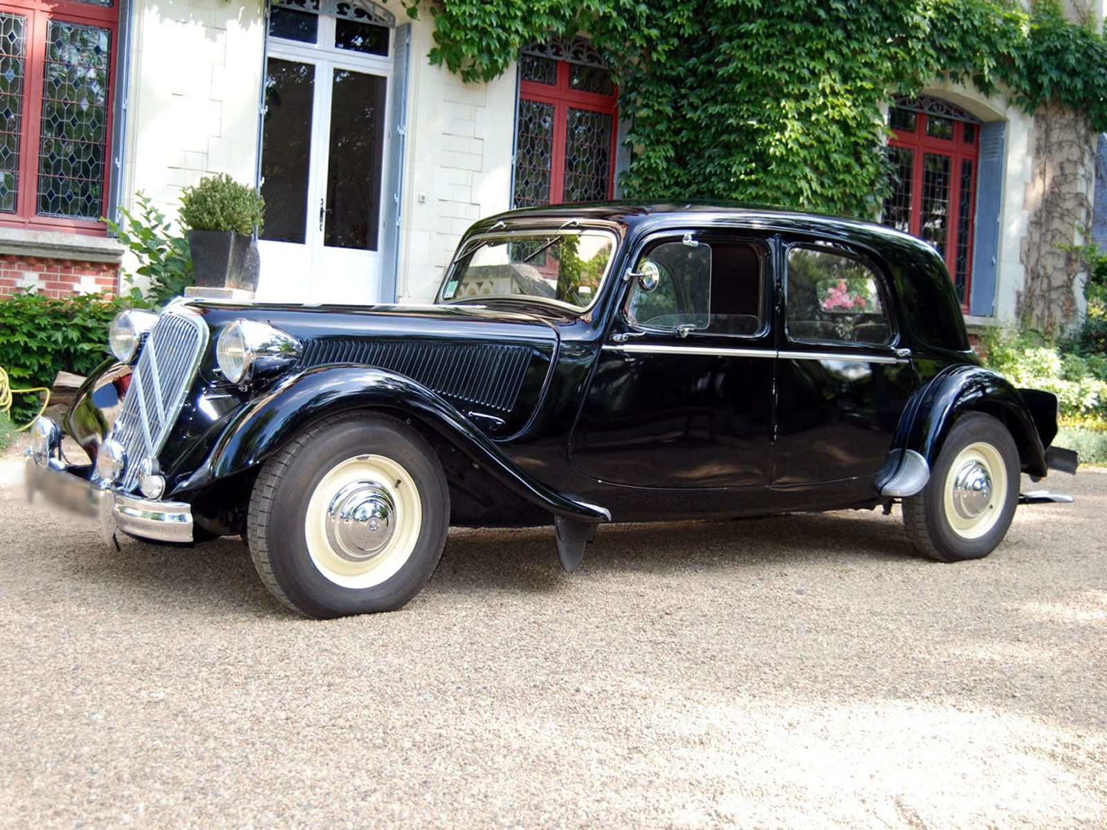 Louer Une CITROËN Traction 15/6 De 1955 (Photo 2)