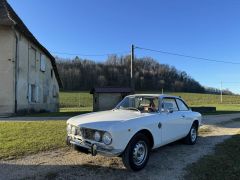 Louer une ALFA ROMEO Giulia GT 2000 de de 1975 (Photo 2)