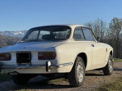 Louer une ALFA ROMEO Giulia GT 2000 de de 1975 (Photo 3)