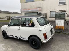 Louer une AUSTIN Mini Mayfair  de de 1977 (Photo 4)