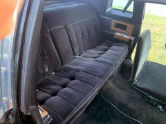 Louer une CADILLAC Fleetwood de de 1984 (Photo 3)