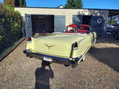 Louer une CADILLAC Série 62 Cabriolet de de 1956 (Photo 2)