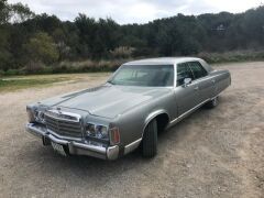 Louer une CHRYSLER NEW YORKER Brougham Four Doors de de 1974 (Photo 1)