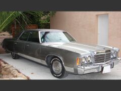 Louer une CHRYSLER NEW YORKER Brougham Four Doors de de 1974 (Photo 3)