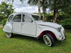 Louer une CITROËN 2CV6 Club de de 1983 (Photo 2)