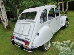 Louer une CITROËN 2CV6 Club de de 1983 (Photo 3)