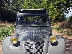 Louer une CITROËN 2CV de de 1959 (Photo 2)