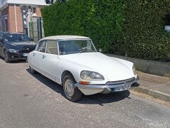 Louer une CITROËN DS 20 de de 1969 (Photo 1)