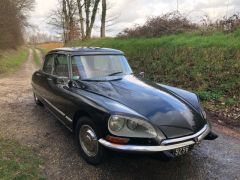 Louer une CITROËN DS 21 IE Pallas de de 1970 (Photo 2)