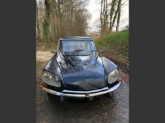 Louer une CITROËN DS 21 IE Pallas de de 1970 (Photo 3)