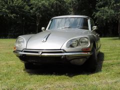 Louer une CITROËN DS 21 Pallas de de 1969 (Photo 2)