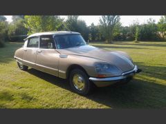 Louer une CITROEN DS 23 IE de de 1975 (Photo 1)