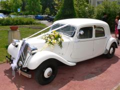 Louer une CITROEN Traction 11 B de de 1951 (Photo 1)