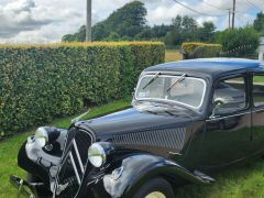 Louer une CITROËN Traction 11 BL de de 1951 (Photo 2)