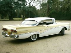 Louer une FORD Fairlane 500 de de 1958 (Photo 2)