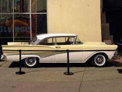 Louer une FORD Fairlane 500 de de 1958 (Photo 5)