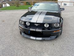 Louer une FORD Mustang GT V8 de de 2006 (Photo 1)