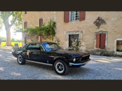 FORD Mustang (Photo 1)