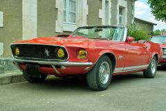 FORD Mustang (Photo 1)