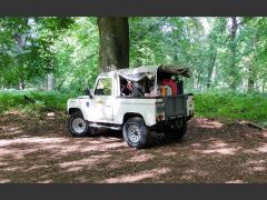 Louer une LAND ROVER Defender de de 1993 (Photo 4)