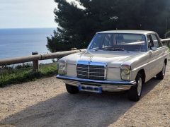 Louer une MERCEDES-BENZ W115  de de 1971 (Photo 1)