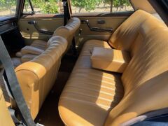 Louer une MERCEDES 280 S de de 1970 (Photo 4)