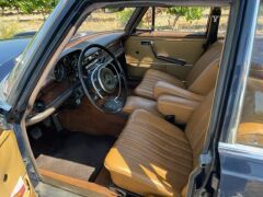 Louer une MERCEDES 280 S de de 1970 (Photo 5)