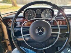 Louer une MERCEDES 300 Sel 3.5 de de 1972 (Photo 4)