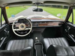 Louer une MERCEDES SE 250 de de 1966 (Photo 5)