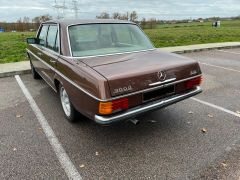 Louer une MERCEDES W115 300D de de 1976 (Photo 3)