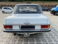 Louer une MERCEDES W115 de de 1970 (Photo 3)