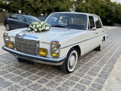 Louer une MERCEDES W115 de de 1970 (Photo 1)