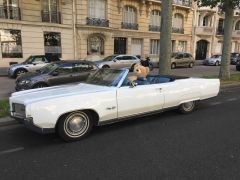 Louer une OLDSMOBILE Ninety Eight de de 1969 (Photo 1)