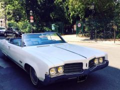 Louer une OLDSMOBILE Ninety Eight de de 1969 (Photo 2)