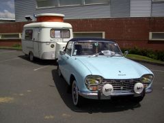 PEUGEOT 204 (Photo 1)