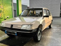 PEUGEOT 205 GLD (Photo 1)