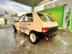 Louer une PEUGEOT 205 GLD de de 1991 (Photo 2)