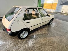 Louer une PEUGEOT 205 GLD de de 1991 (Photo 3)