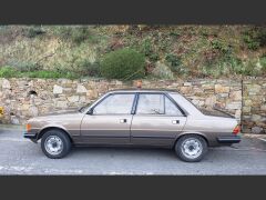 Louer une PEUGEOT 305 GT de de 1985 (Photo 2)