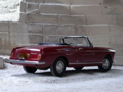 Louer une PEUGEOT 404 de de 1966 (Photo 2)