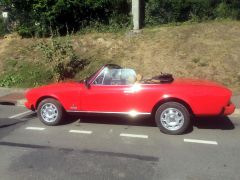 Louer une PEUGEOT 504 Cabriolet  de de 1980 (Photo 2)