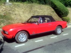 Louer une PEUGEOT 504 Cabriolet  de de 1980 (Photo 3)