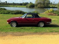 Louer une PEUGEOT 504 Cabriolet de de 1969 (Photo 2)