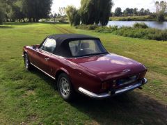 Louer une PEUGEOT 504 Cabriolet de de 1969 (Photo 3)