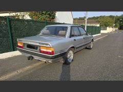 Louer une PEUGEOT 505 GTI de de 1986 (Photo 2)