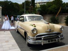 Louer une PONTIAC Chieftain 8 de de 1954 (Photo 1)