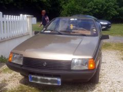 Louer une RENAULT Fuego de de 1981 (Photo 4)