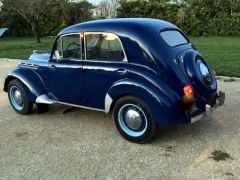 Louer une RENAULT Juvaquatre de de 1948 (Photo 2)