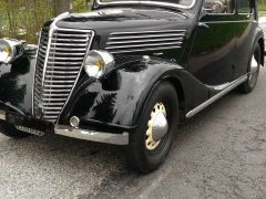 Louer une RENAULT Novaquatre  de de 1938 (Photo 1)